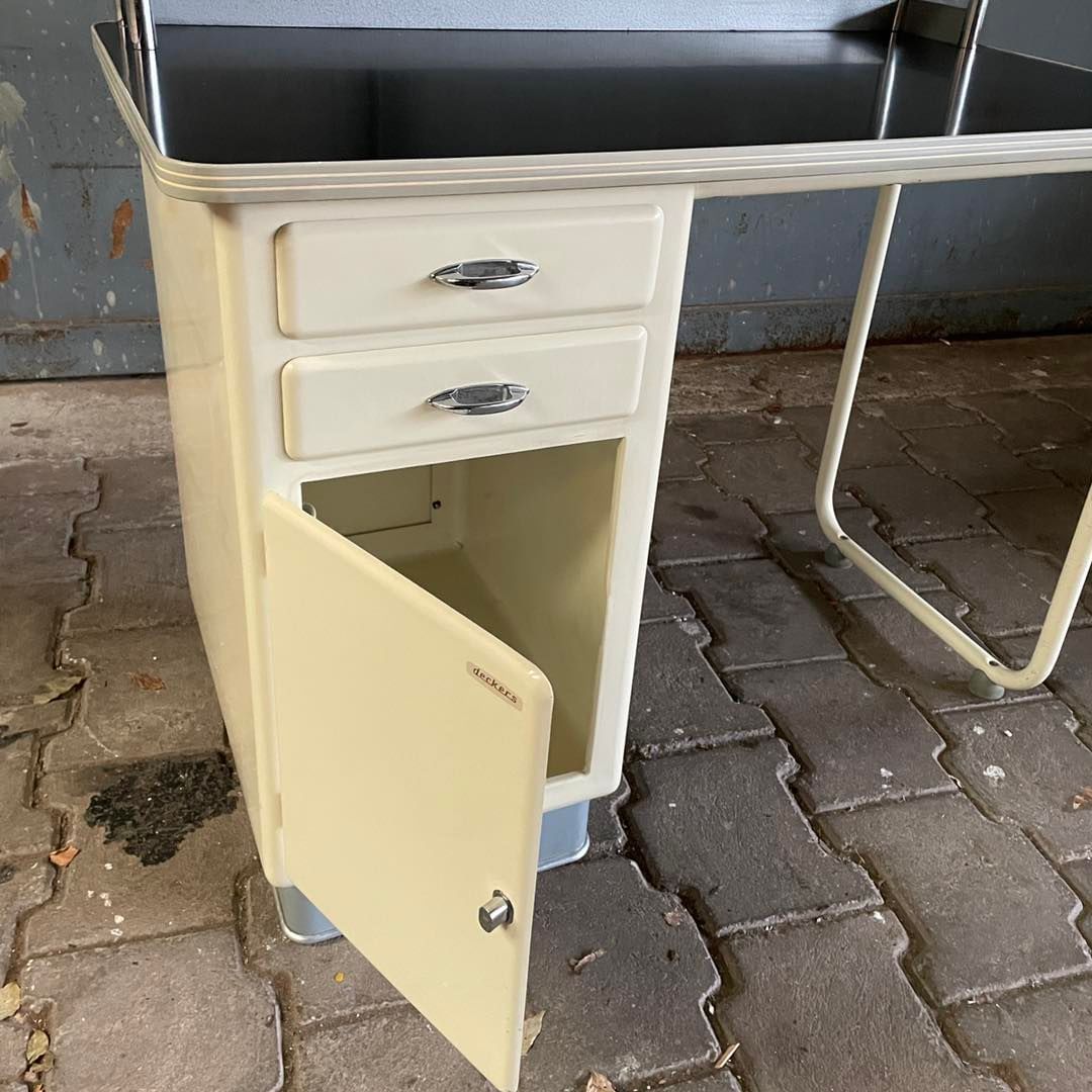 ‘50 doctors desk