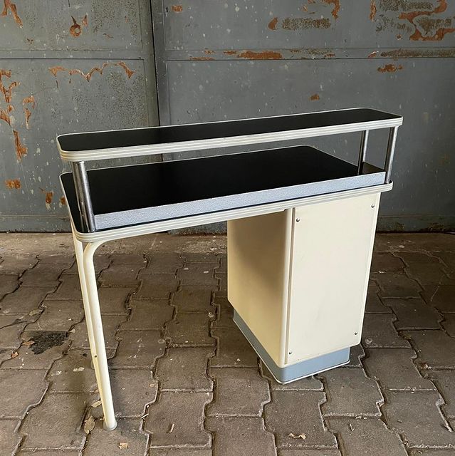 ‘50 doctors desk