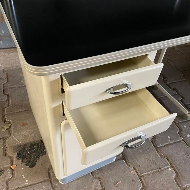 ‘50 doctors desk
