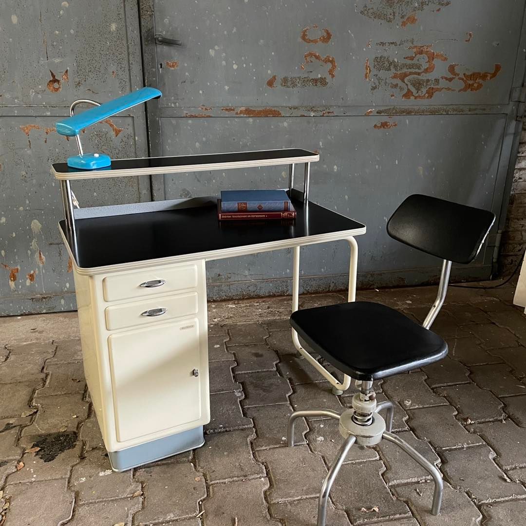‘50 doctors desk