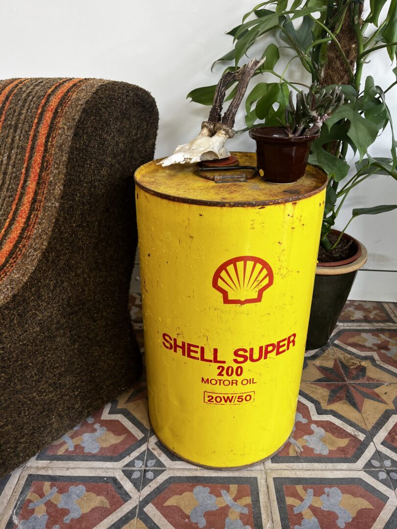 Shell Super oil can ⛽ - De Vitrine - Vintage & Preloved interior