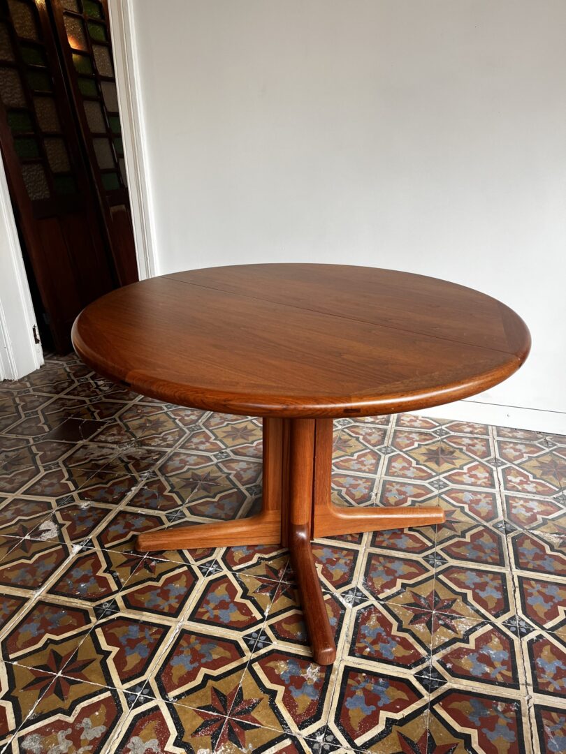 Ronde Deense eettafel - Dyrlund, 2x verlengbaar
