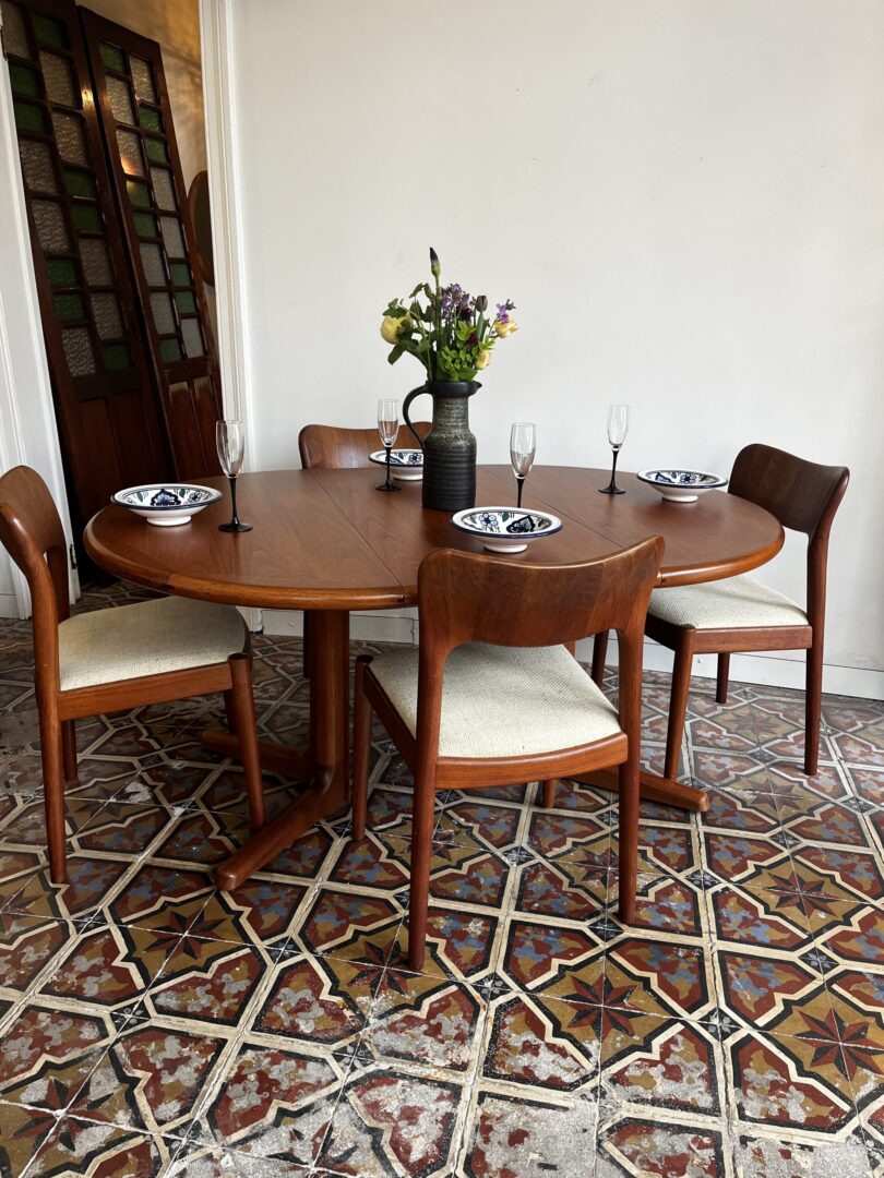Ronde Deense eettafel - Dyrlund, 2x verlengbaar