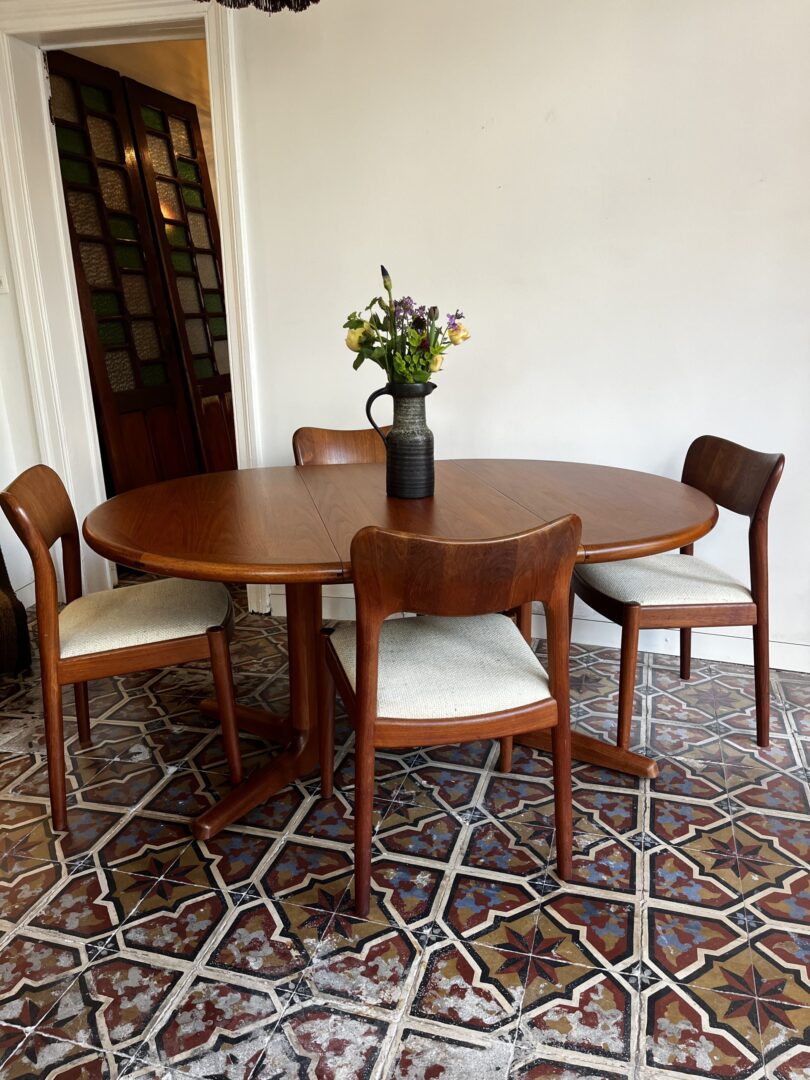 Ronde Deense eettafel - Dyrlund, 2x verlengbaar